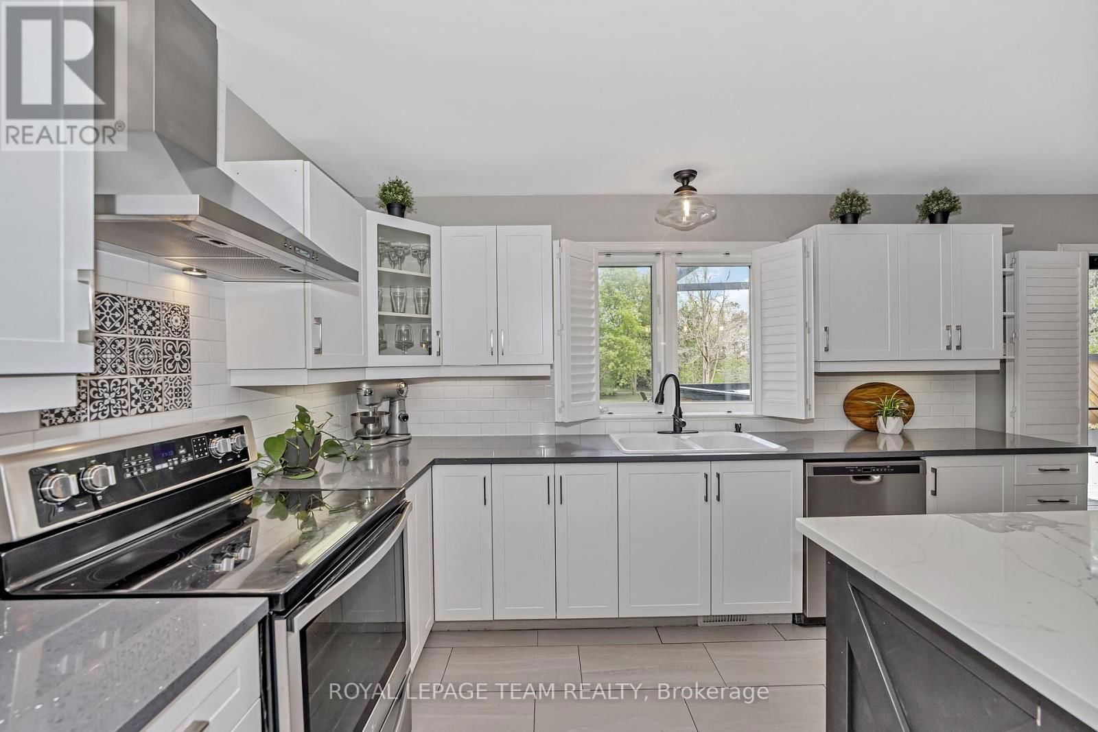 6891 TWIN LAKES AVENUE Image 8