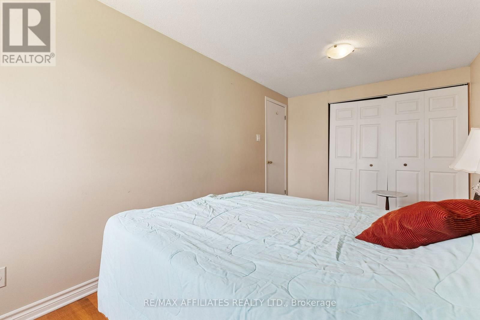 75 SAXTON PRIVATE Image 12