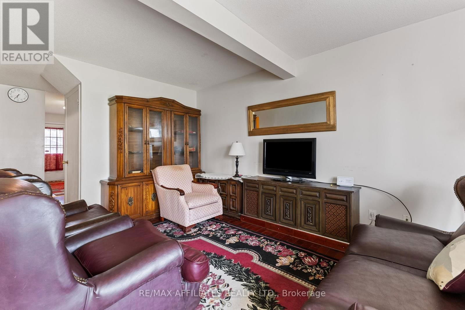 75 SAXTON PRIVATE Image 6