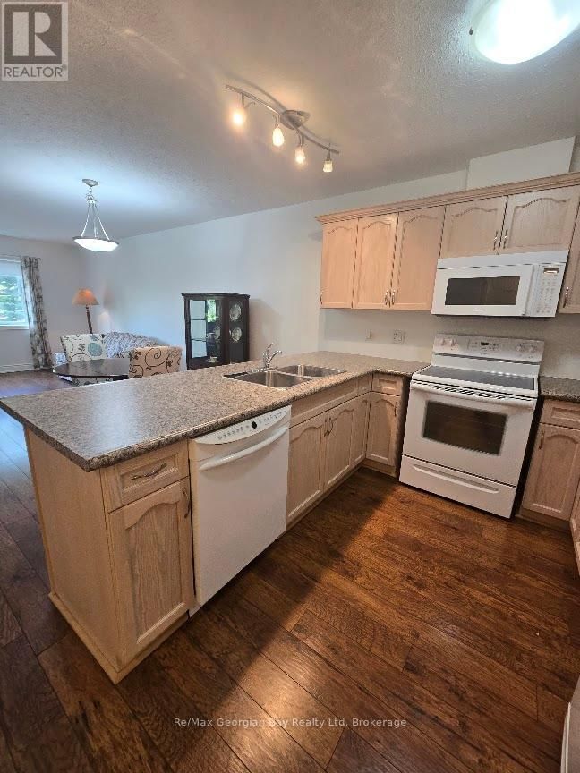 206 - 10 KIMBERLEY AVENUE Image 7