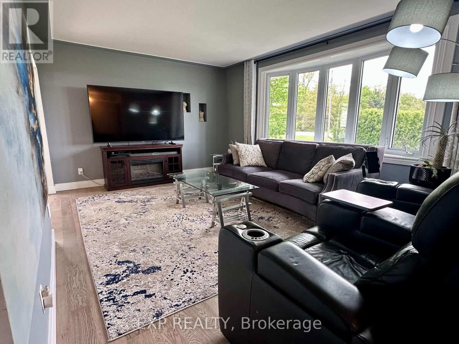 9235 HICKORY DRIVE Image 12