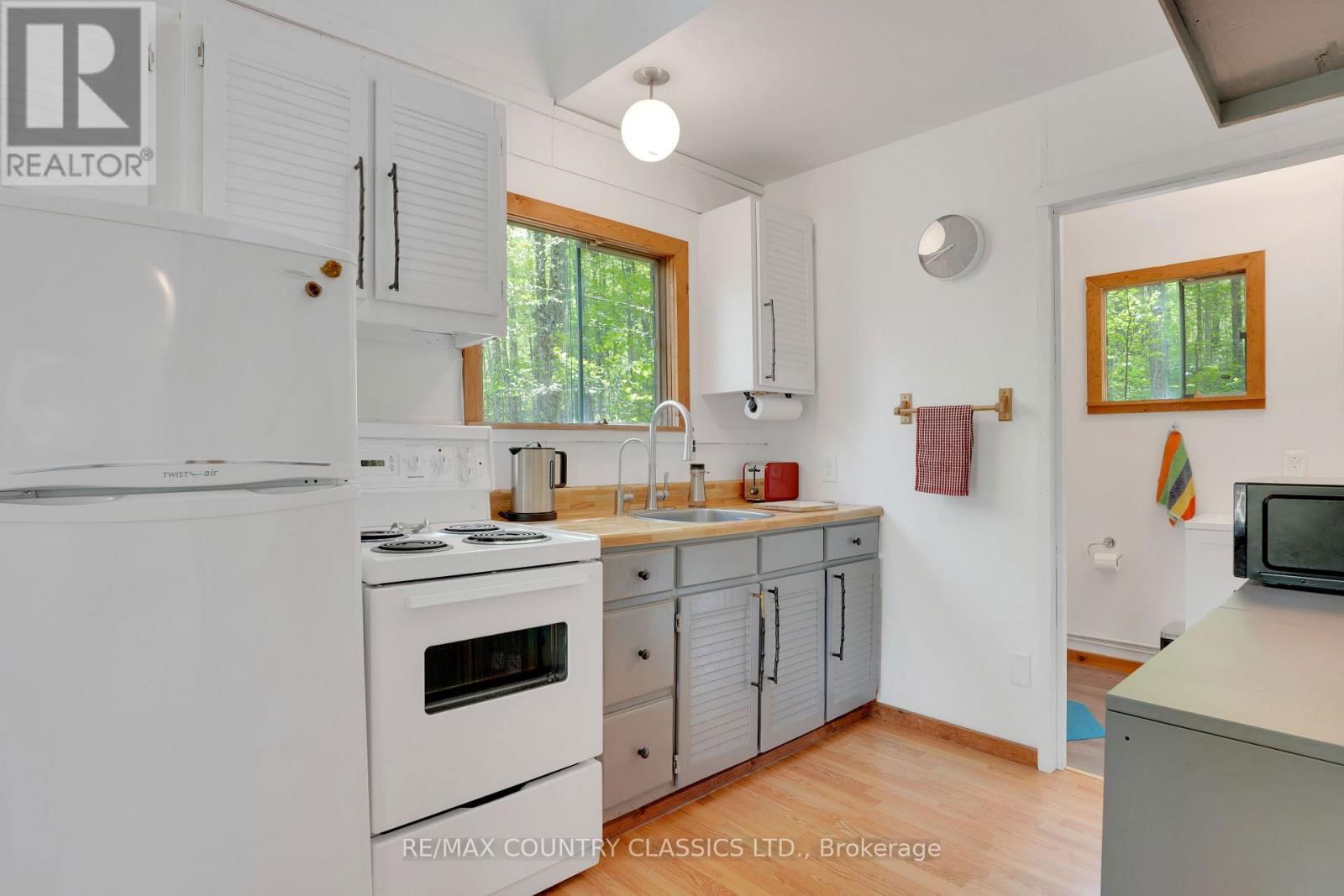 12 ALBION LAKE COURT Image 9