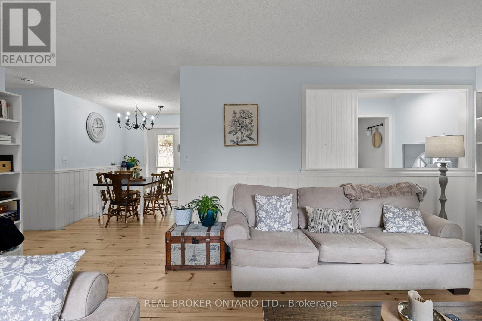 5 WILSHIER BOULEVARD Image 16