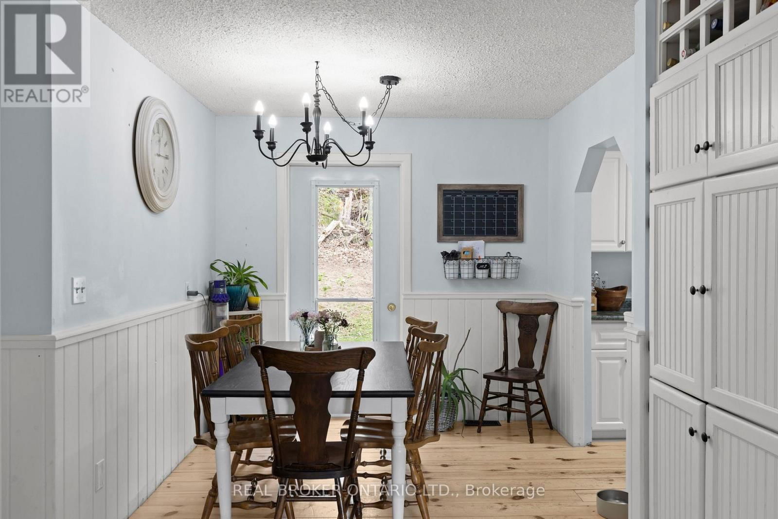 5 WILSHIER BOULEVARD Image 18