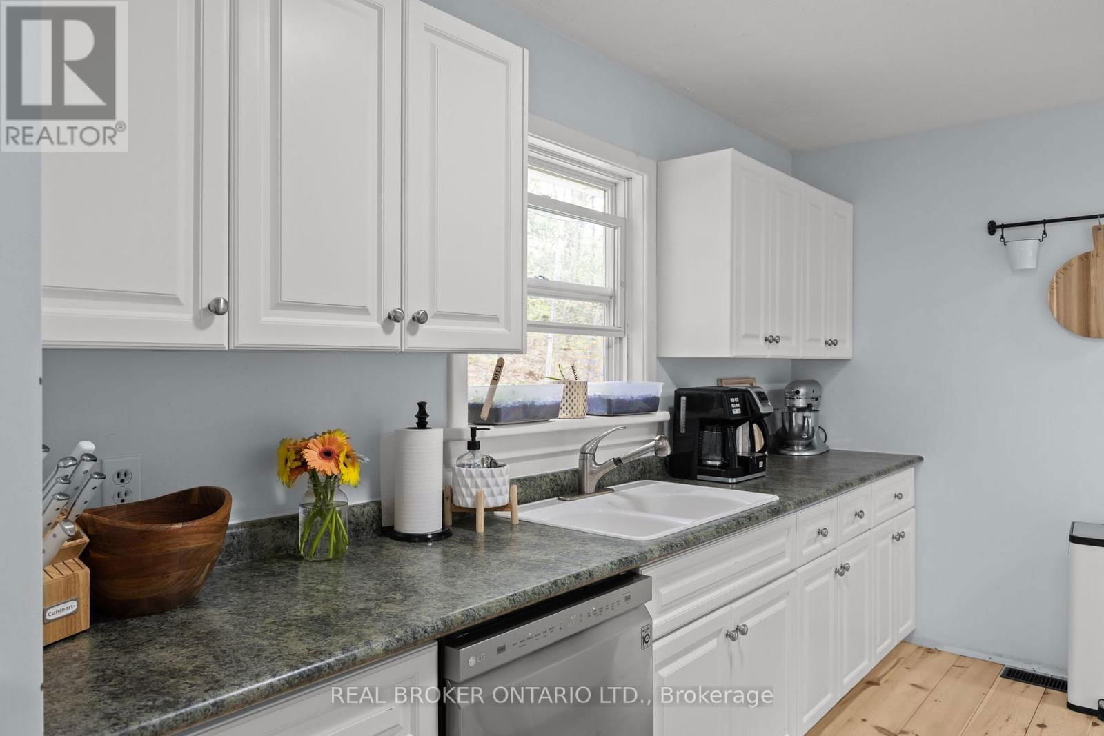 5 WILSHIER BOULEVARD Image 21
