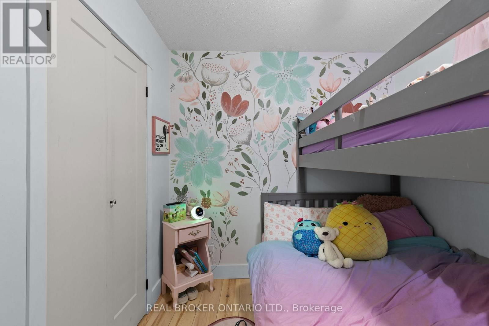 5 WILSHIER BOULEVARD Image 31