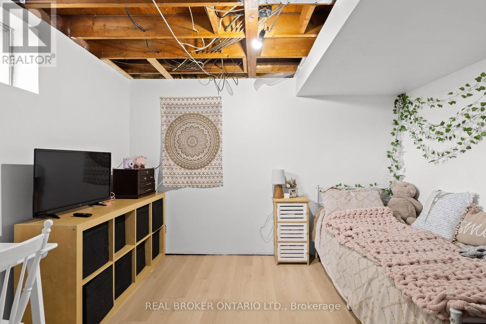 5 WILSHIER BOULEVARD Image 34