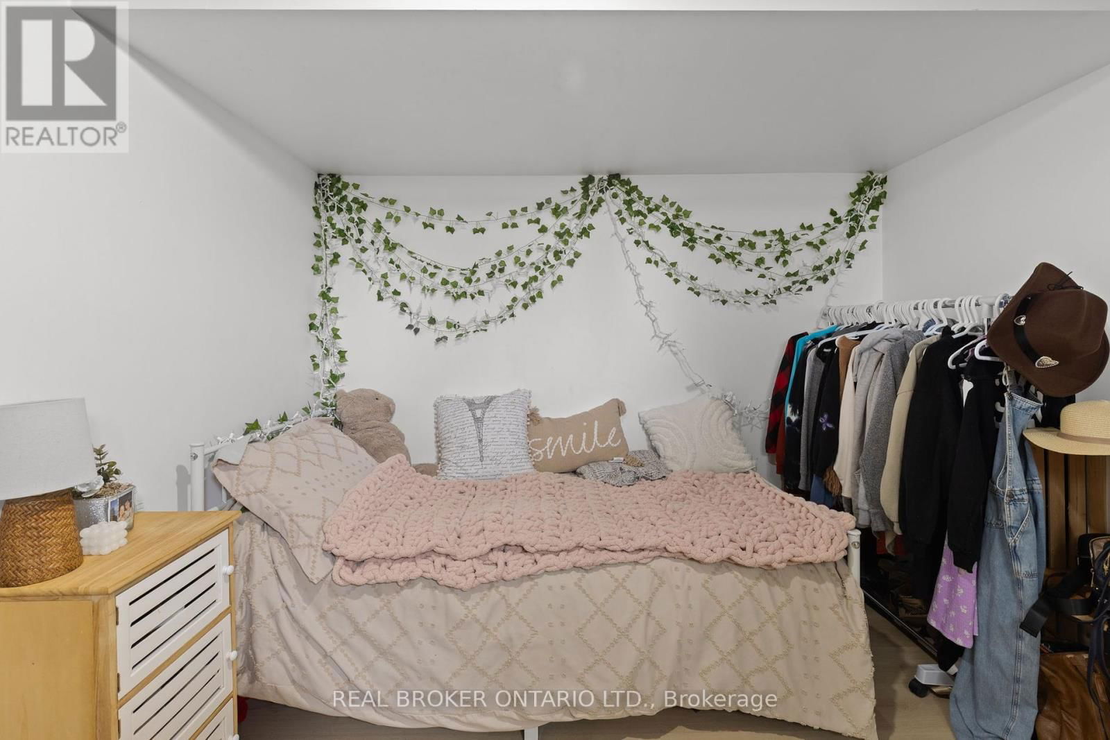 5 WILSHIER BOULEVARD Image 36