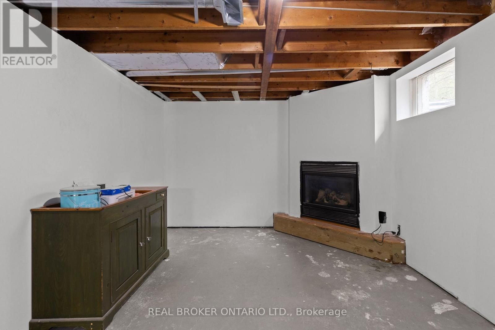 5 WILSHIER BOULEVARD Image 37