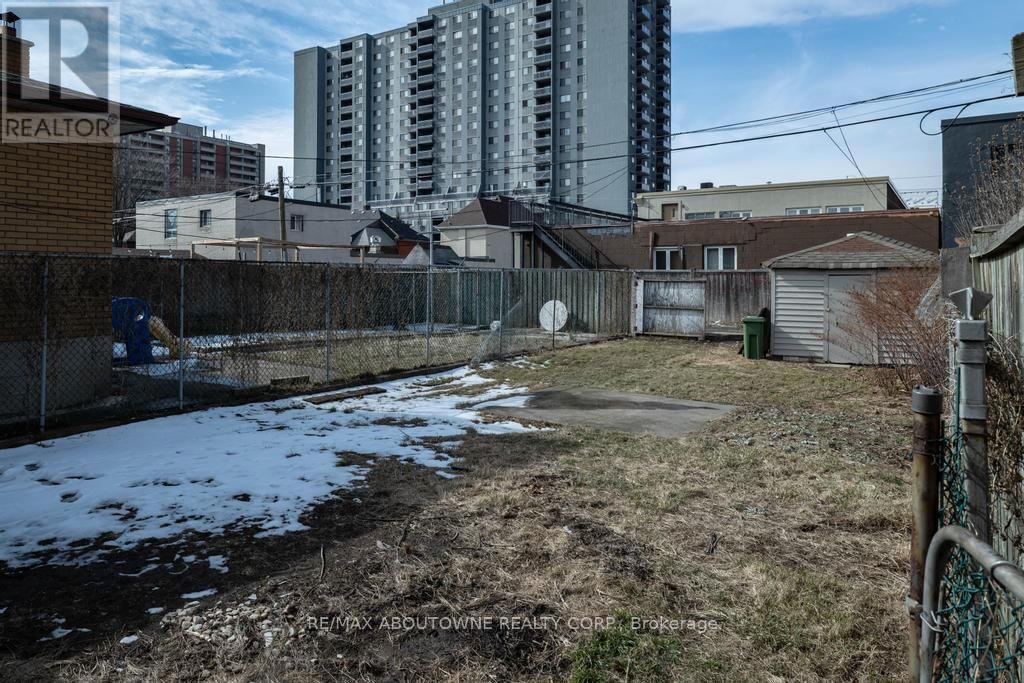 131 WEST AVENUE NORTH Image 21