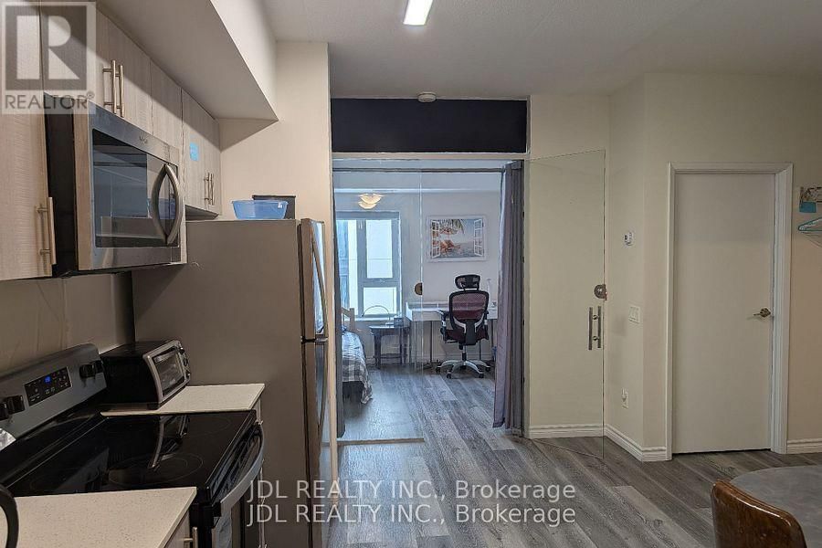 301 - 246 LESTER STREET Image 2