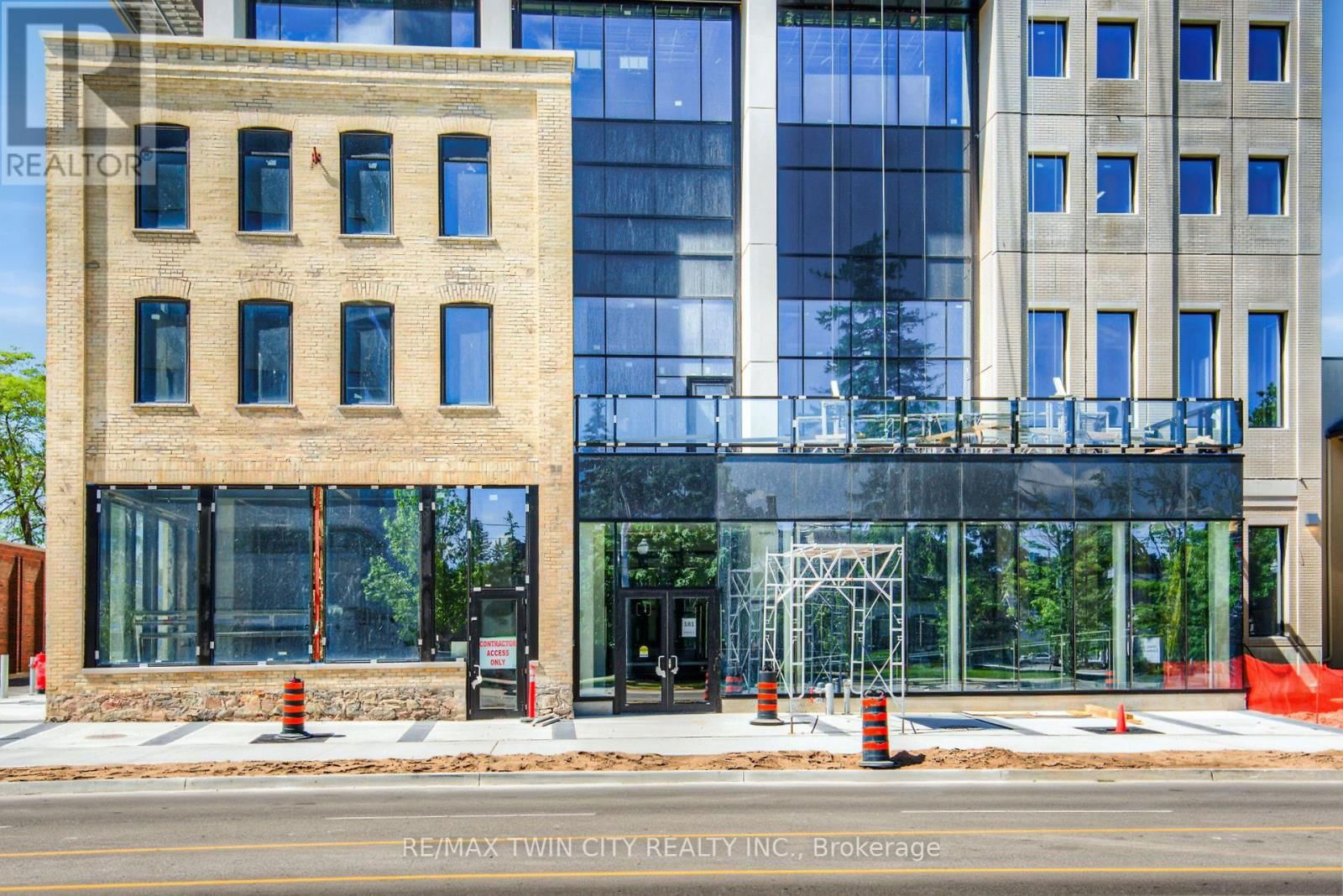 914 - 181 KING STREET SOUTH Image 42