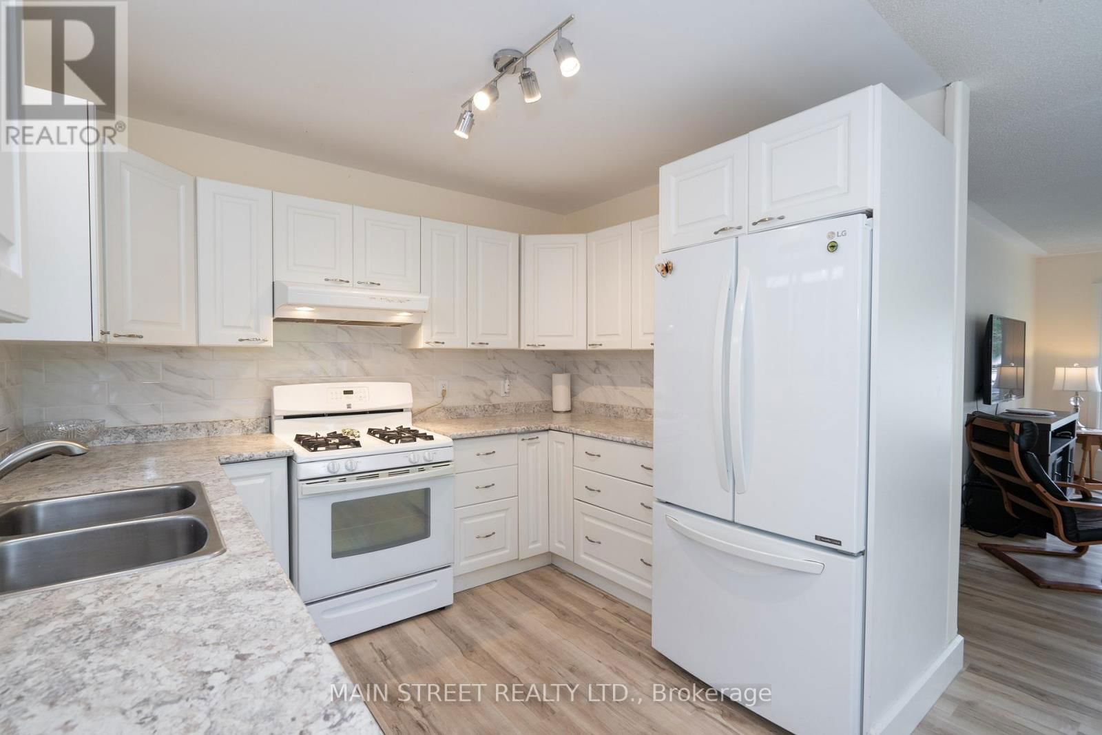 155 SILVERDALE DRIVE Image 13