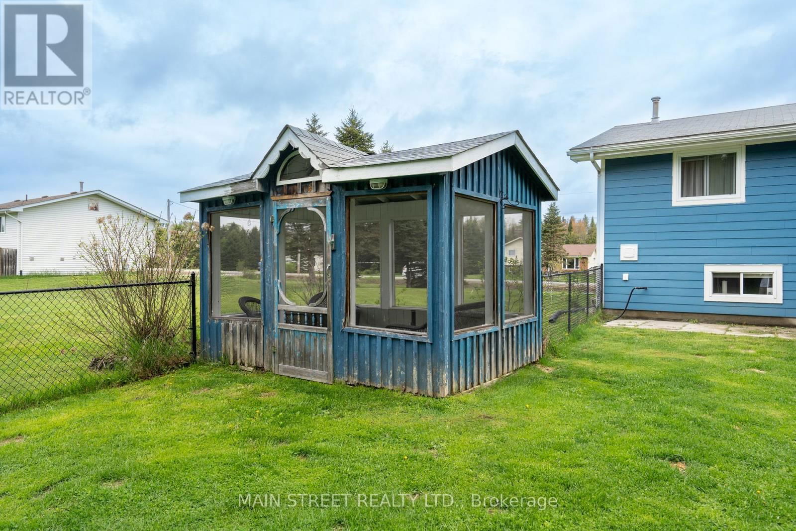 155 SILVERDALE DRIVE Image 32