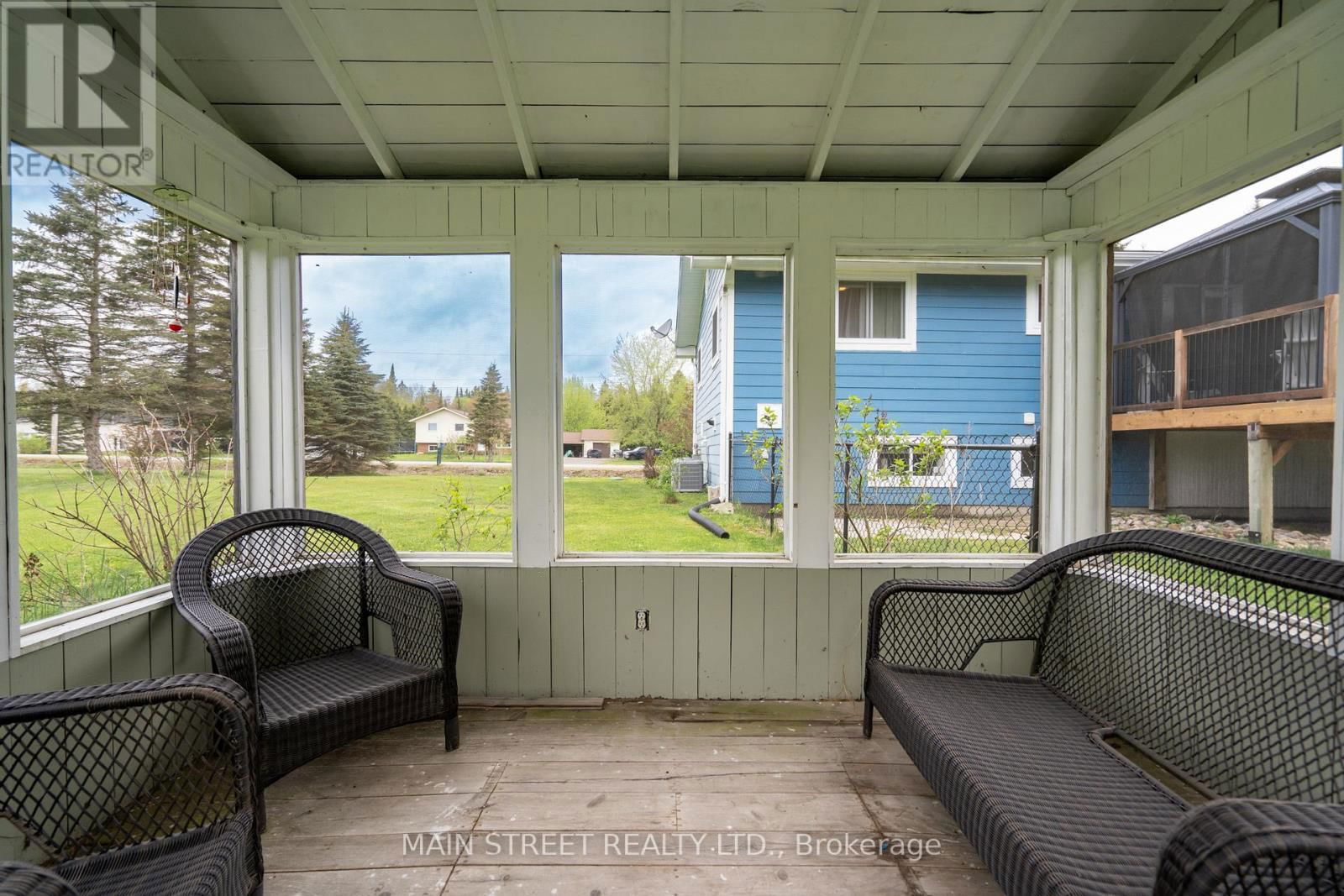 155 SILVERDALE DRIVE Image 41
