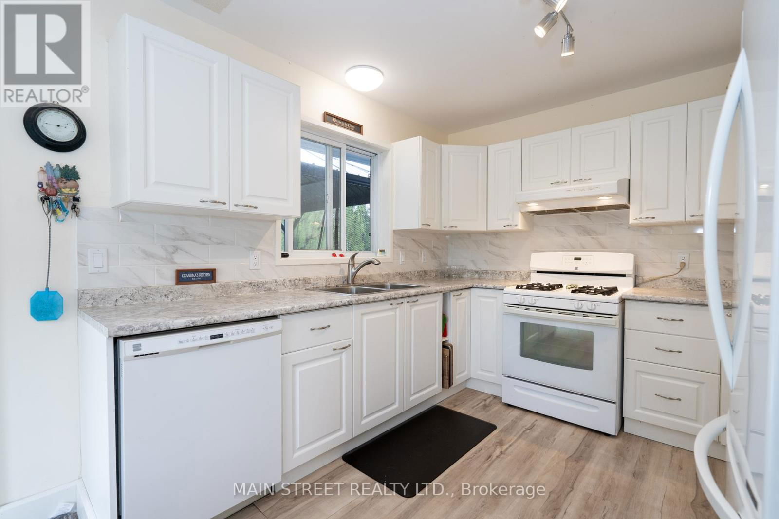 155 SILVERDALE DRIVE Image 9