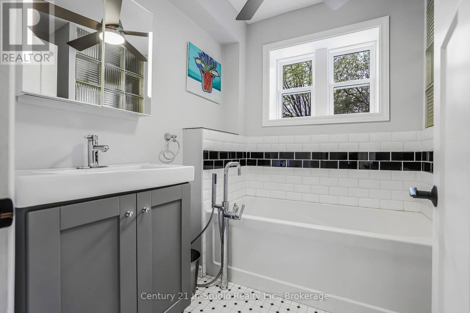 382 2ND AVENUE SOUTHEAST Image 26