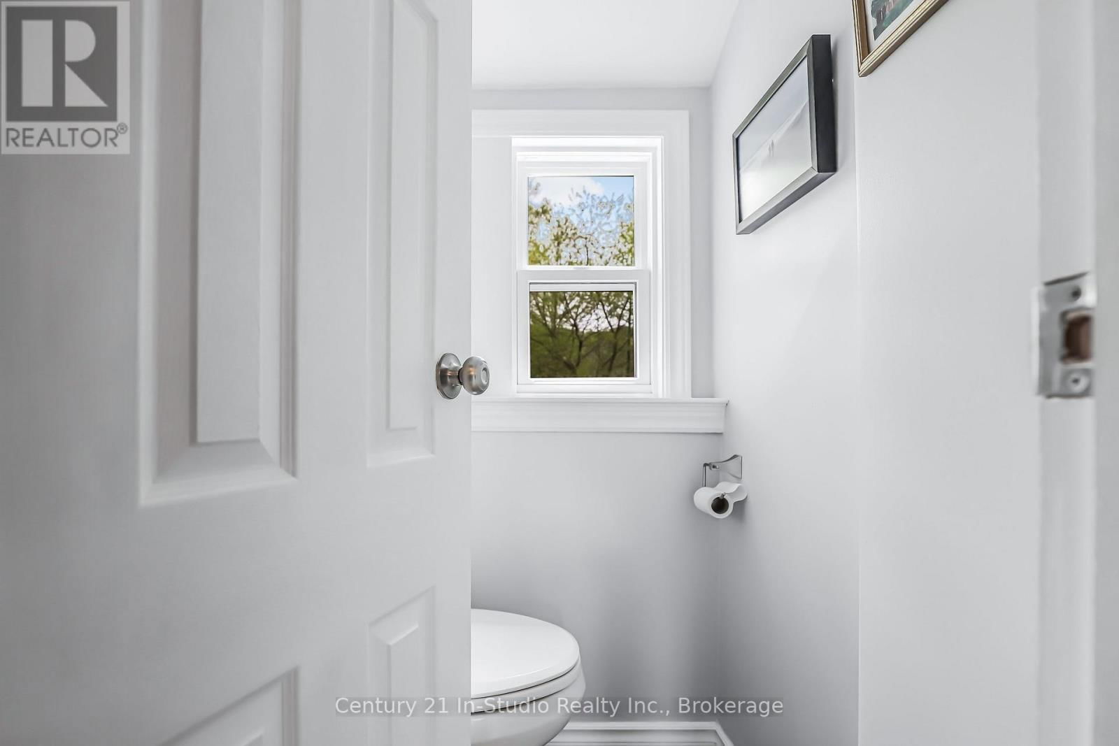 382 2ND AVENUE SOUTHEAST Image 32