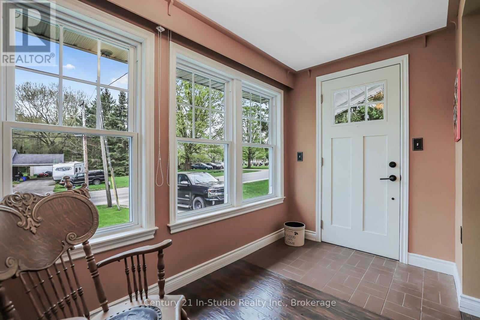 382 2ND AVENUE SOUTHEAST Image 9