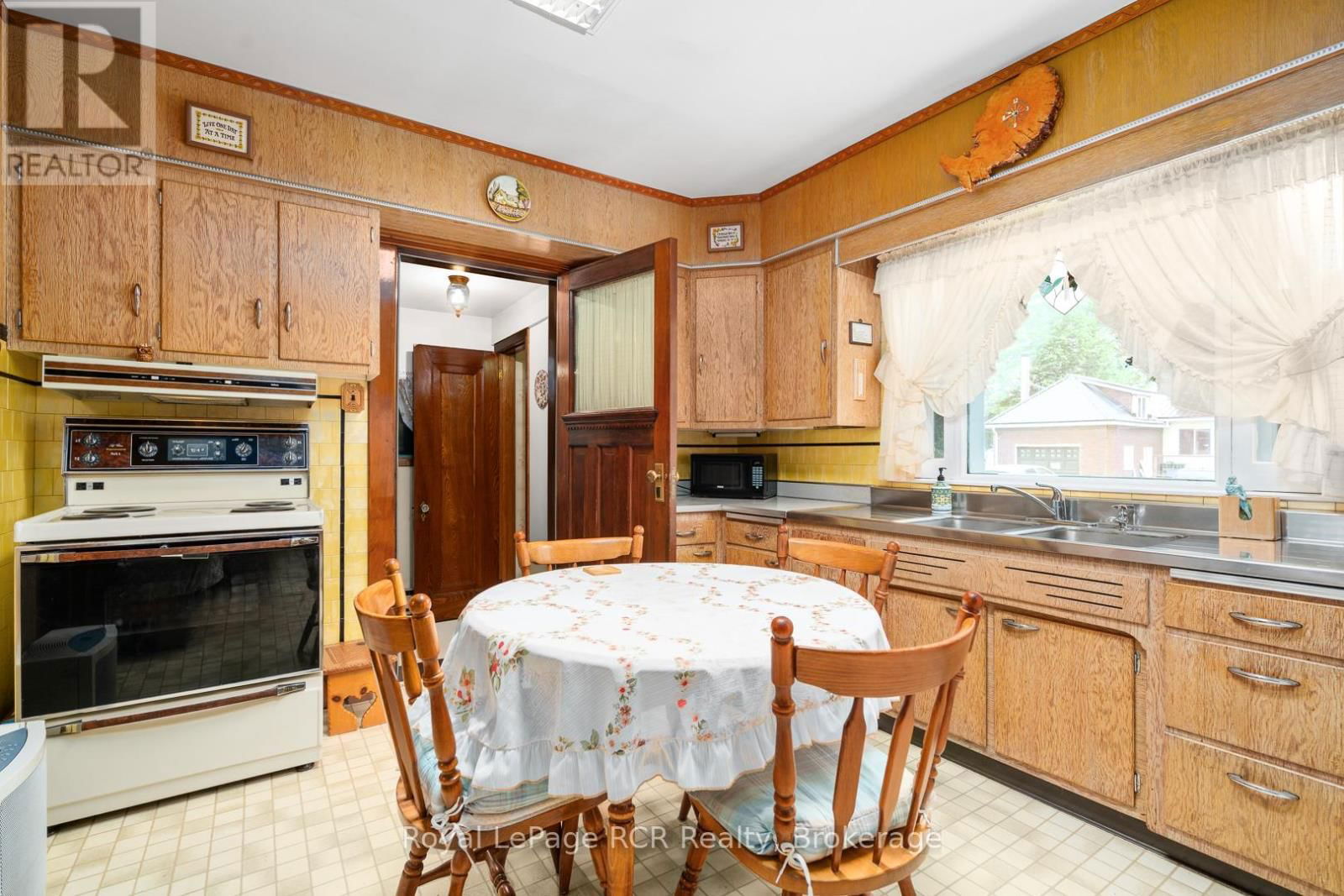 57 ELORA STREET NORTH Image 21