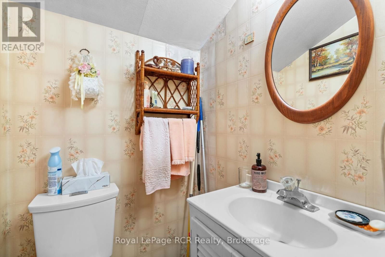 57 ELORA STREET NORTH Image 24