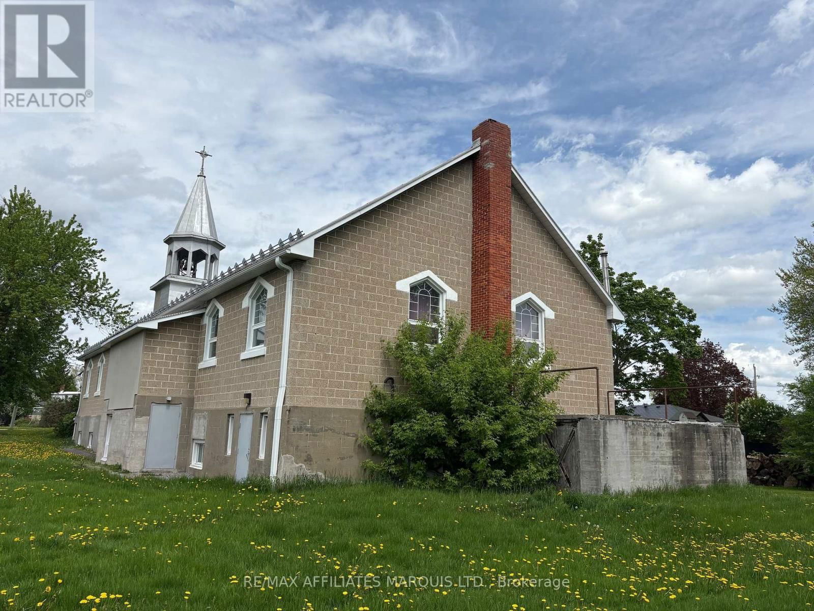 18512 DUNDAS STREET Image 3