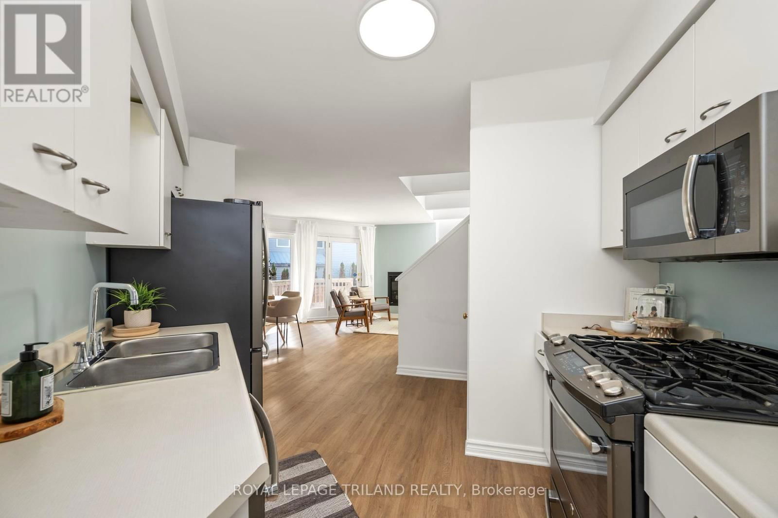 3 - 374 EDITH CAVELL BOULEVARD Image 10