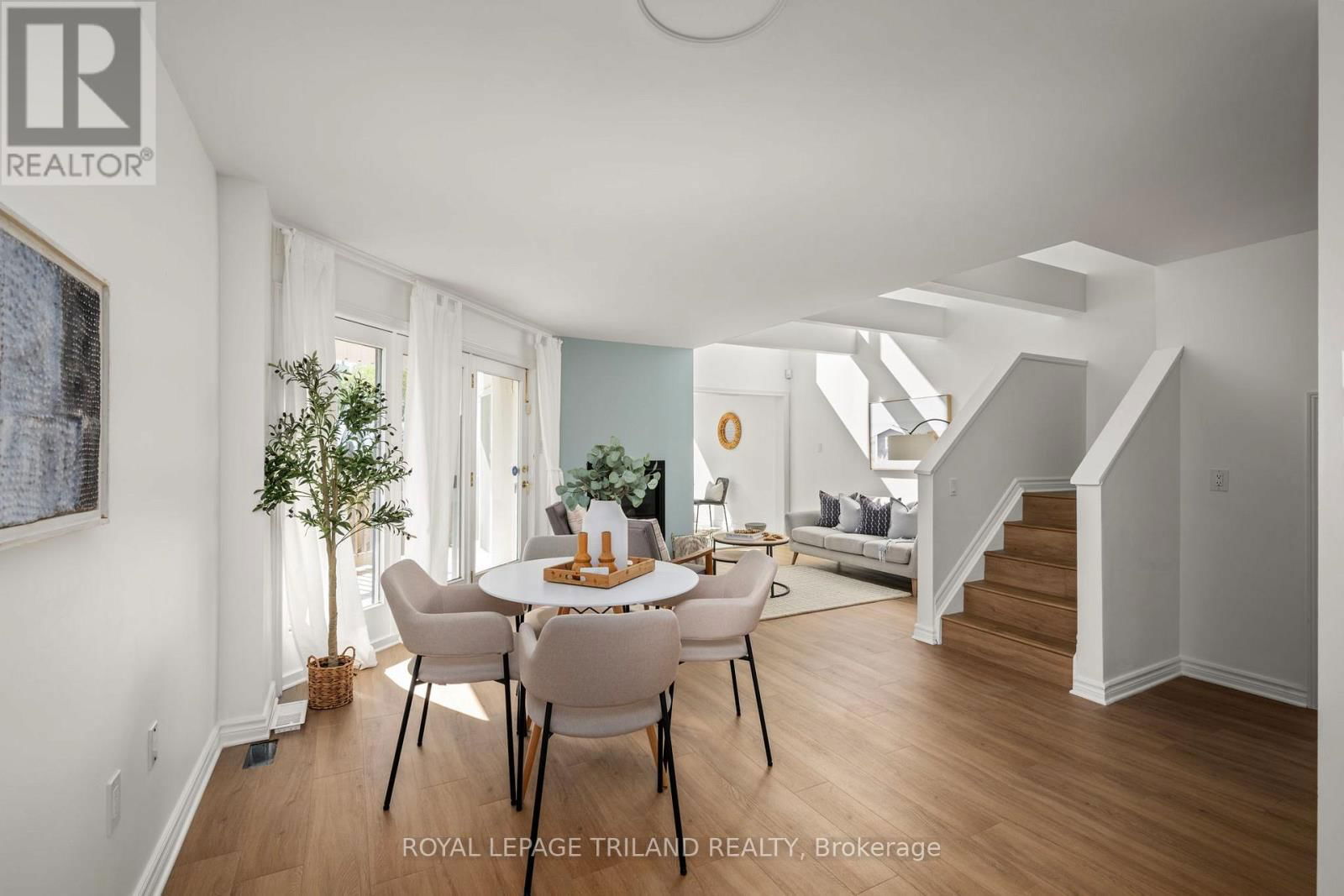 3 - 374 EDITH CAVELL BOULEVARD Image 13