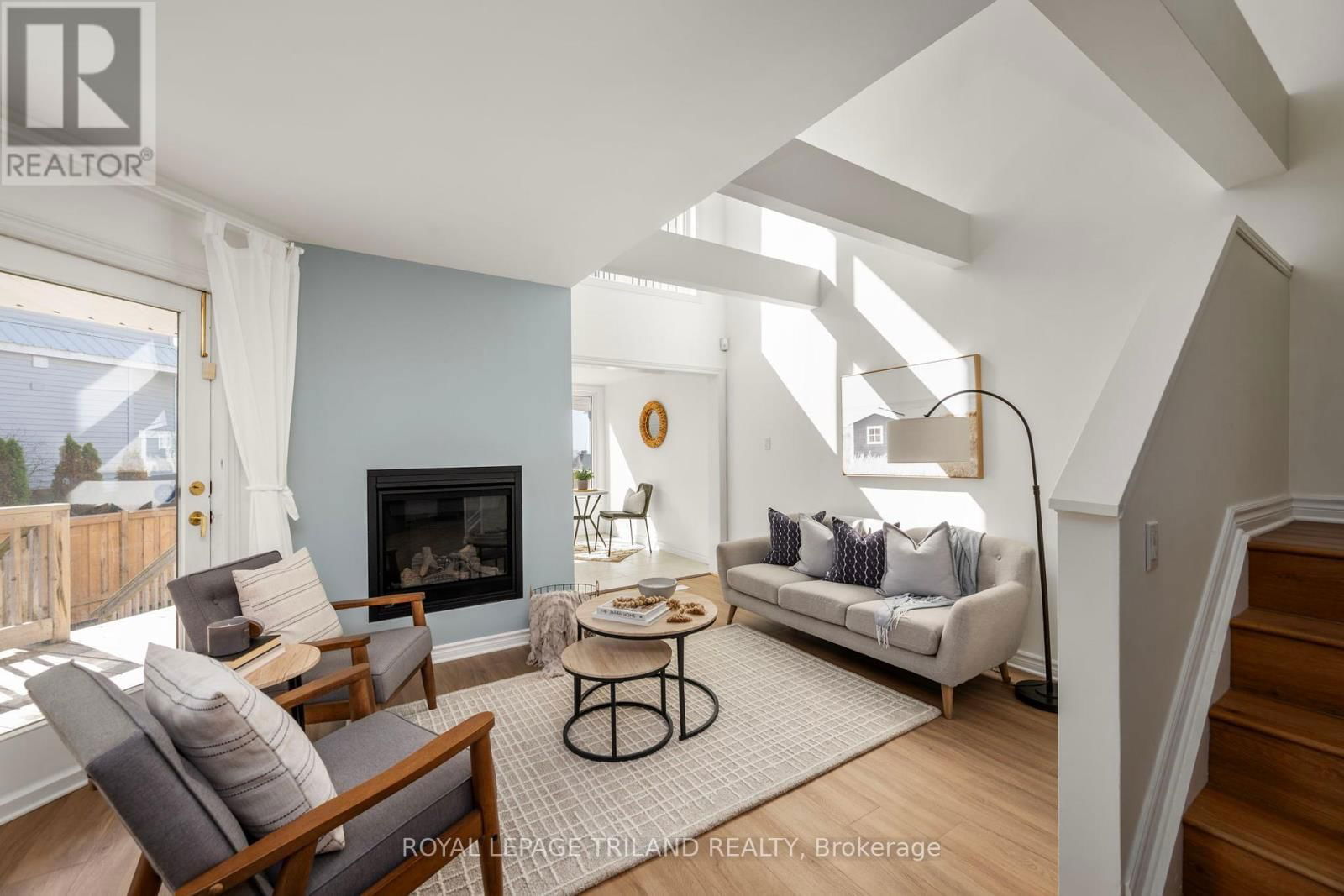3 - 374 EDITH CAVELL BOULEVARD Image 14
