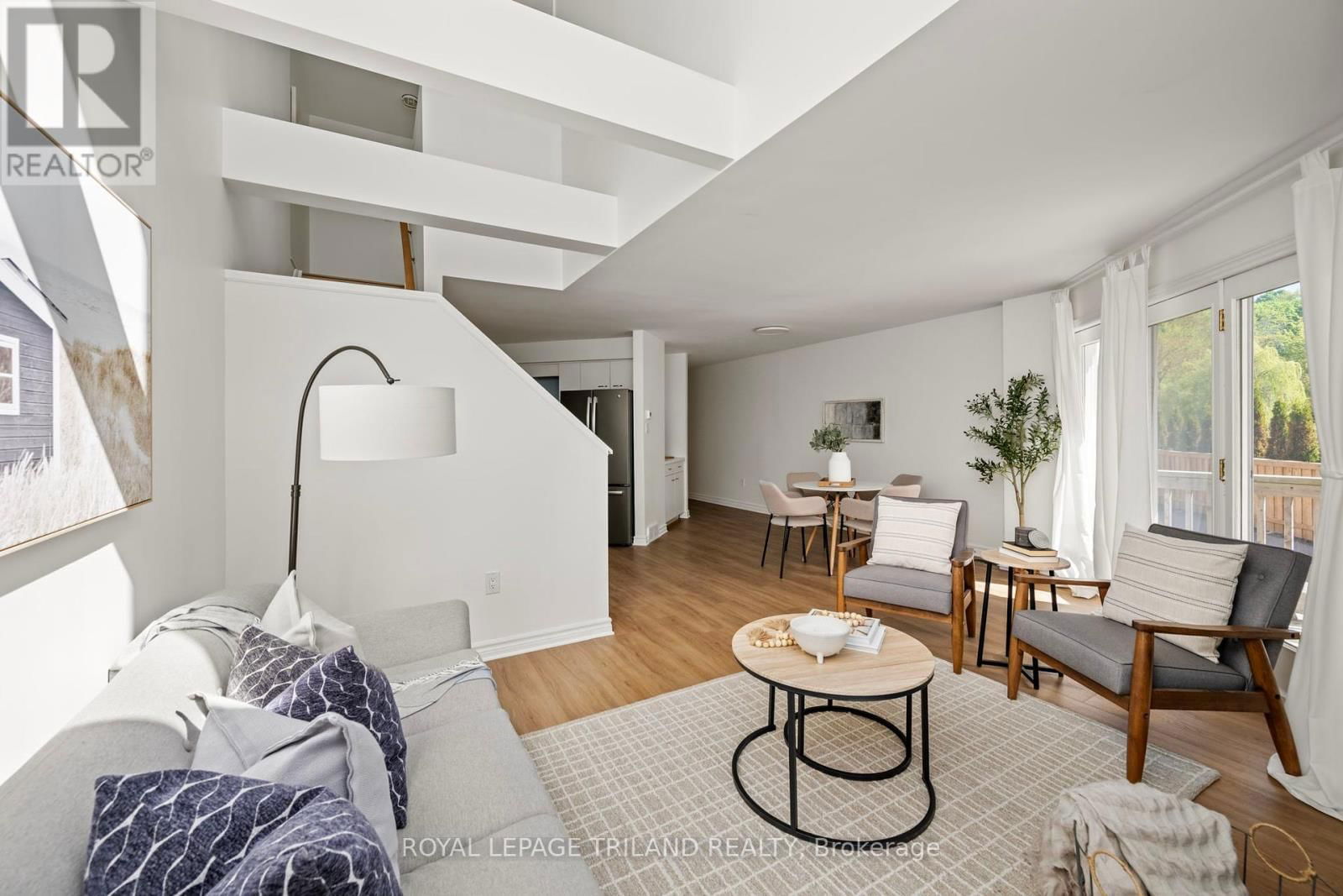 3 - 374 EDITH CAVELL BOULEVARD Image 15