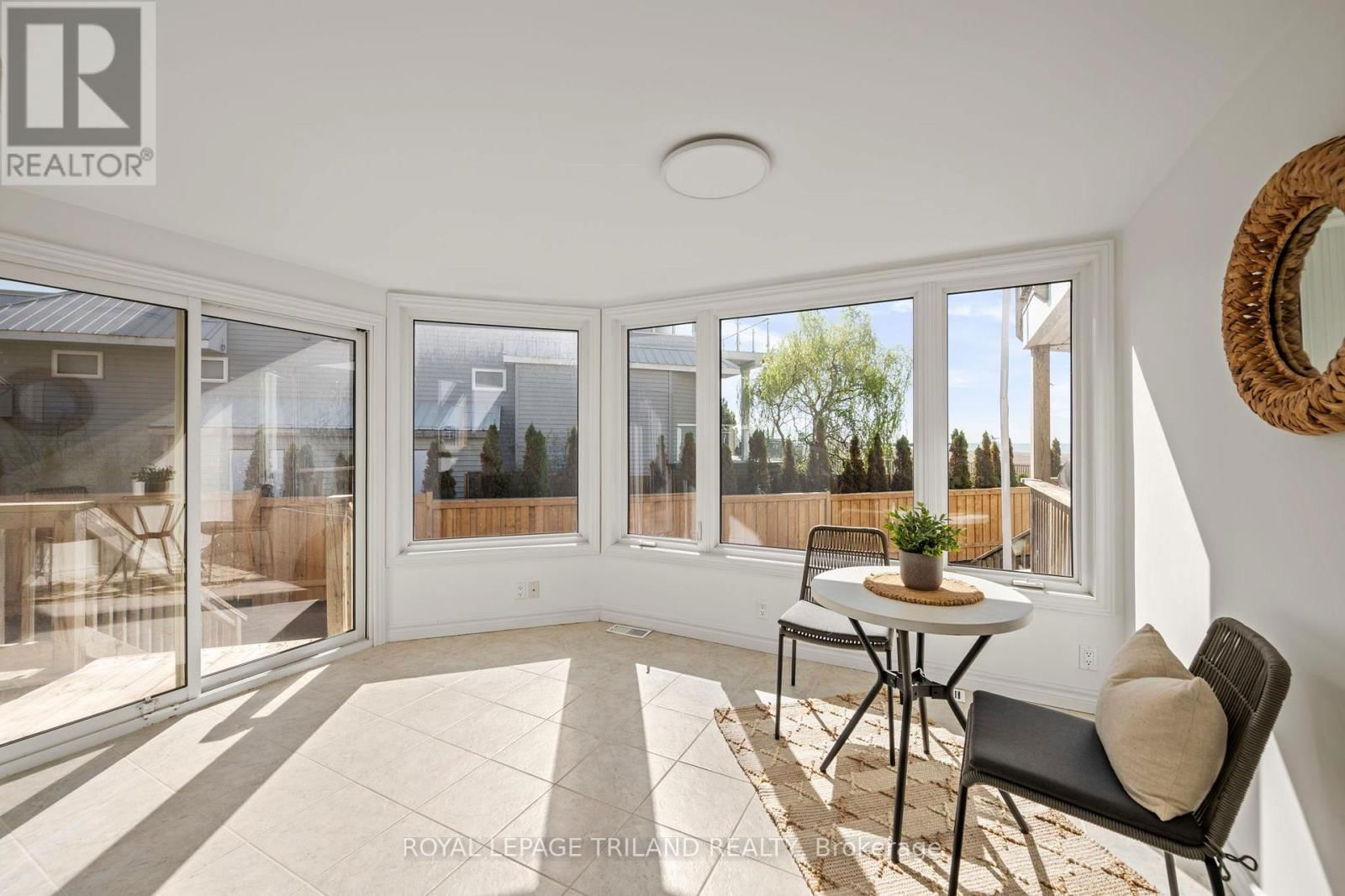 3 - 374 EDITH CAVELL BOULEVARD Image 18
