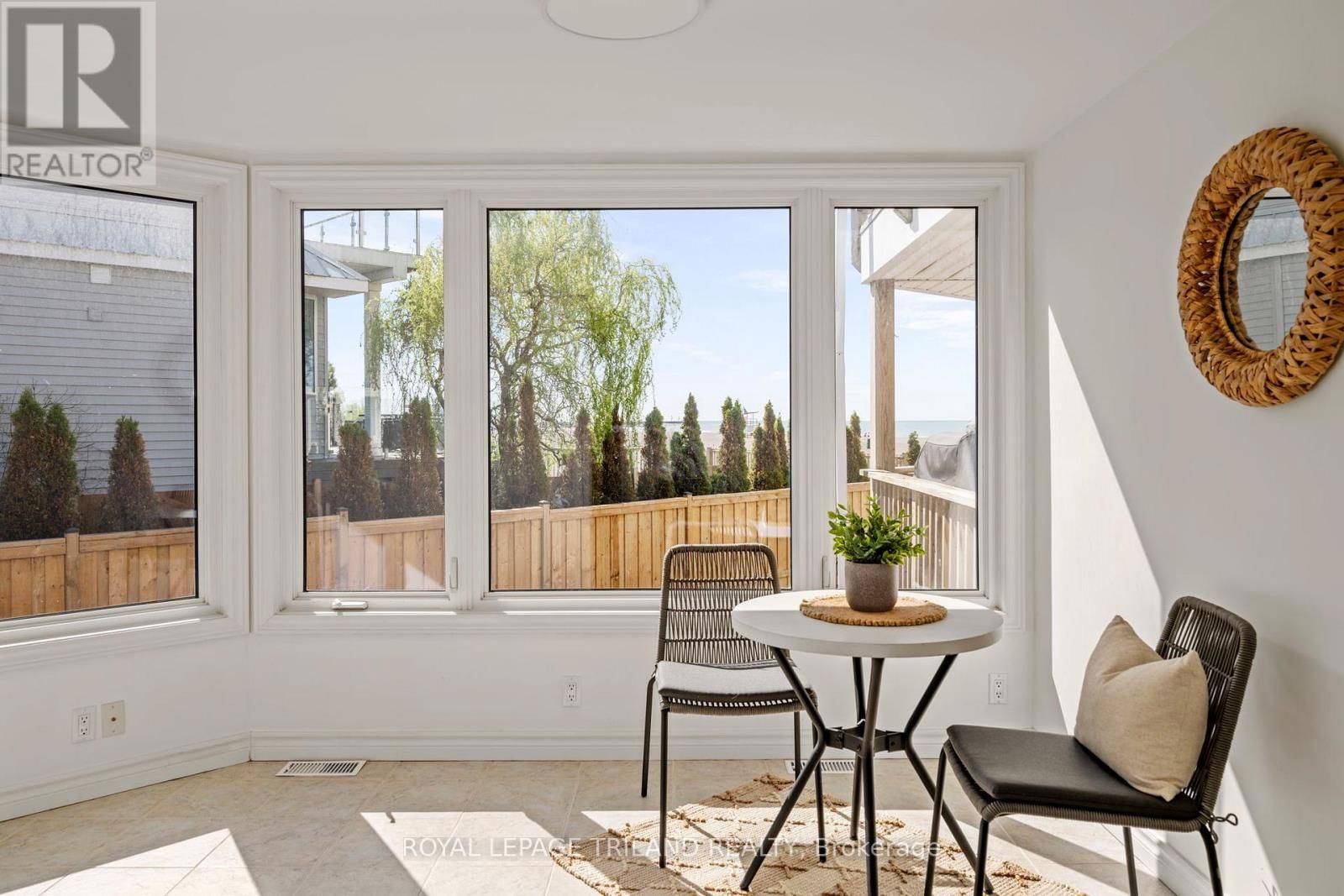 3 - 374 EDITH CAVELL BOULEVARD Image 19