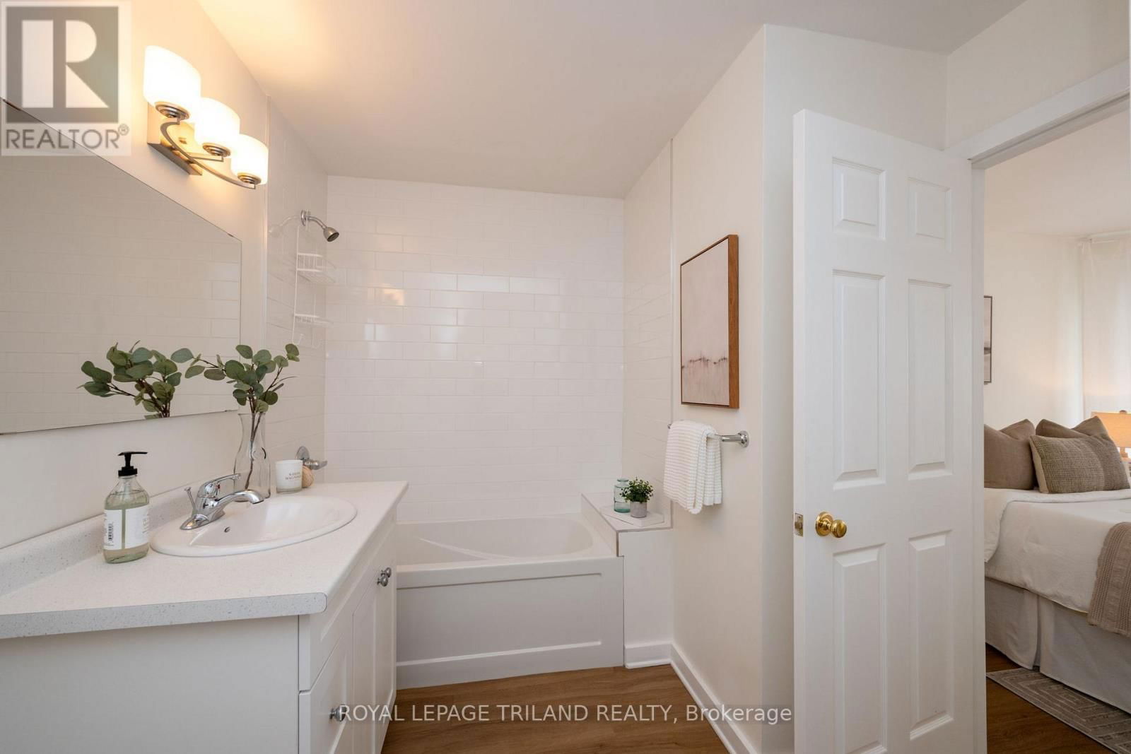3 - 374 EDITH CAVELL BOULEVARD Image 29
