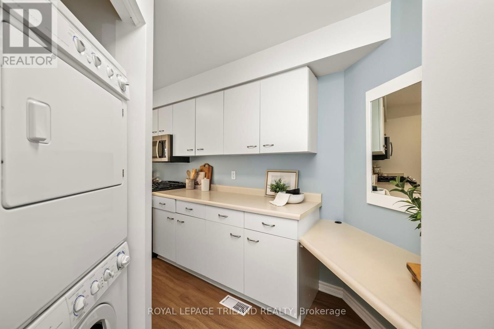 3 - 374 EDITH CAVELL BOULEVARD Image 9