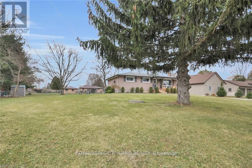 104 SIMCOE CRESCENT Image 1