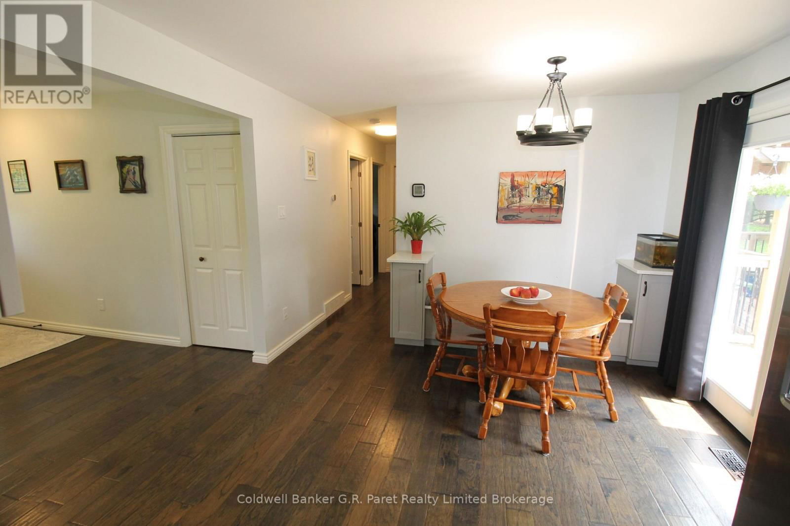 104 SIMCOE CRESCENT Image 12
