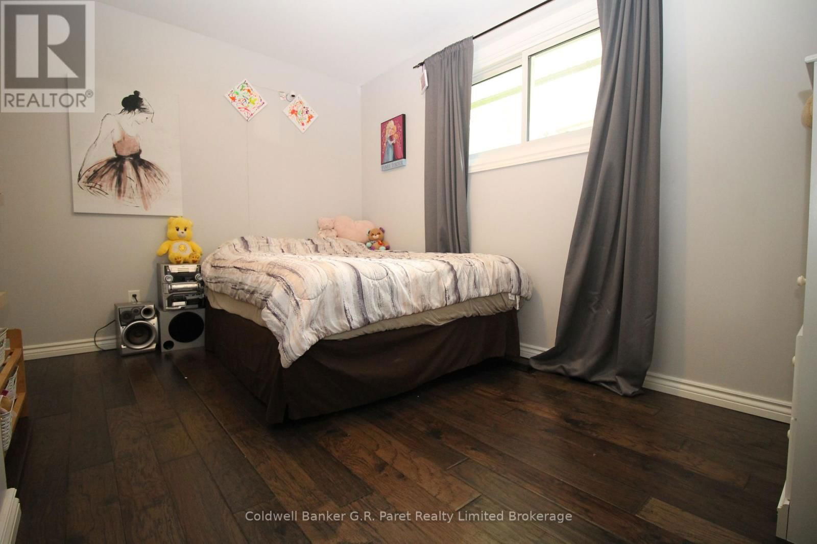 104 SIMCOE CRESCENT Image 15