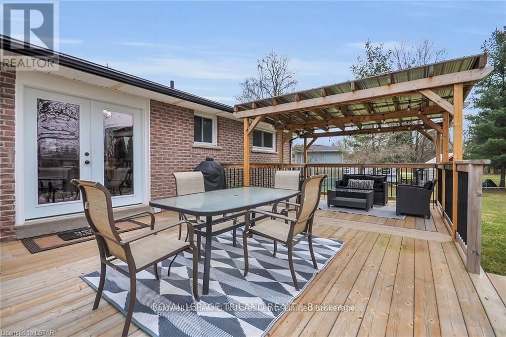 104 SIMCOE CRESCENT Image 25