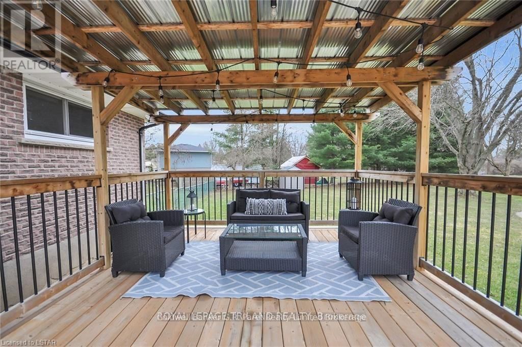 104 SIMCOE CRESCENT Image 26