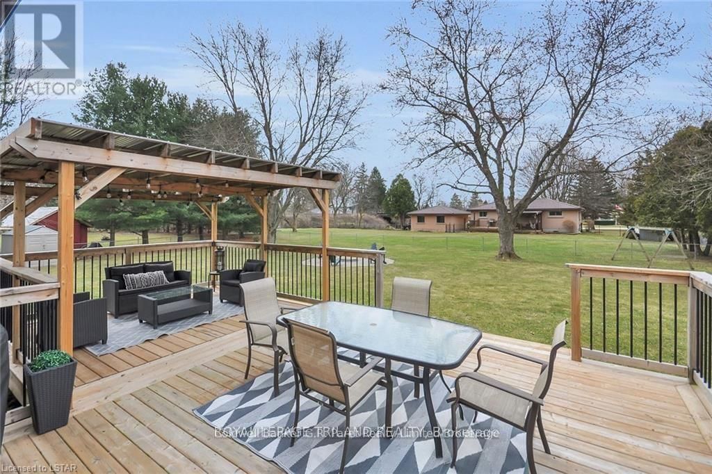 104 SIMCOE CRESCENT Image 27