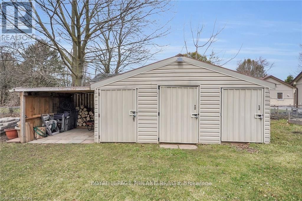 104 SIMCOE CRESCENT Image 28