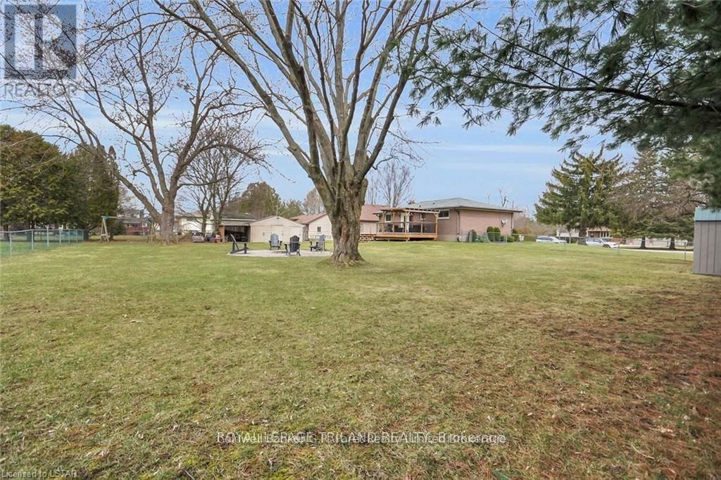 104 SIMCOE CRESCENT Image 30