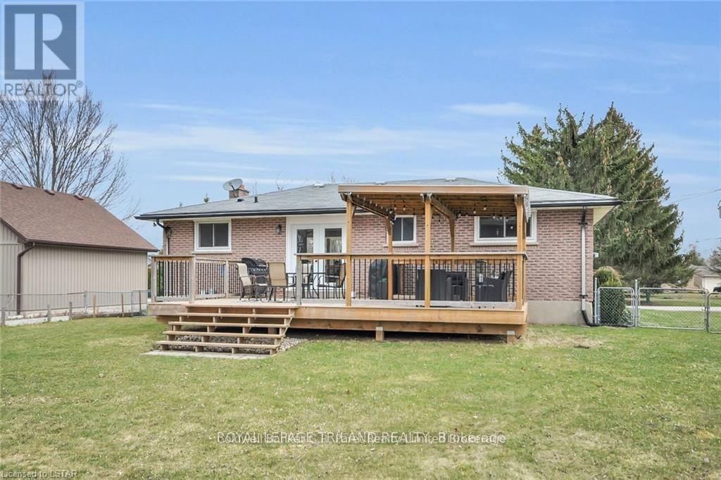 104 SIMCOE CRESCENT Image 31