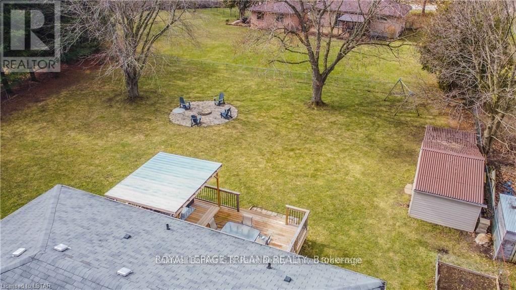 104 SIMCOE CRESCENT Image 32