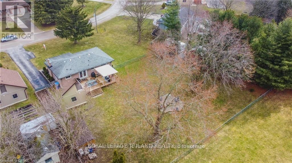 104 SIMCOE CRESCENT Image 33