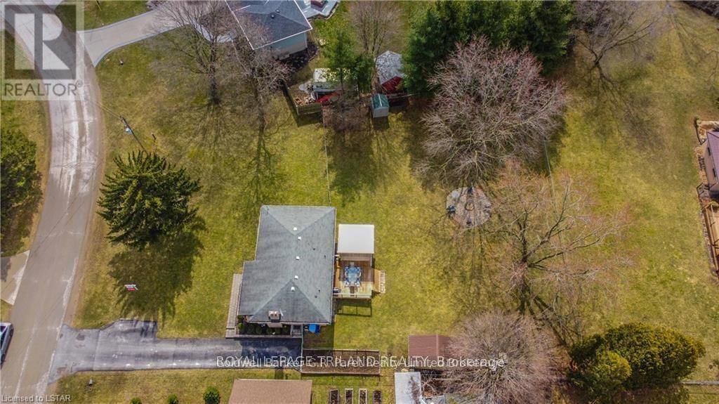 104 SIMCOE CRESCENT Image 35