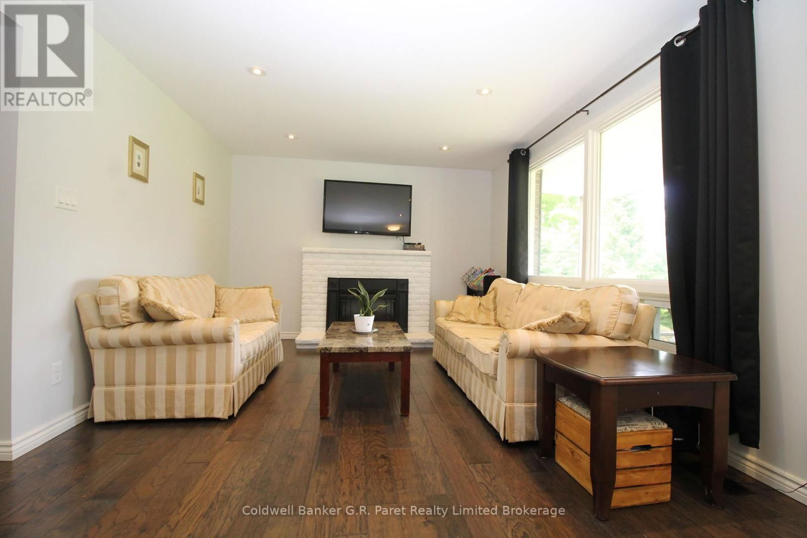 104 SIMCOE CRESCENT Image 6