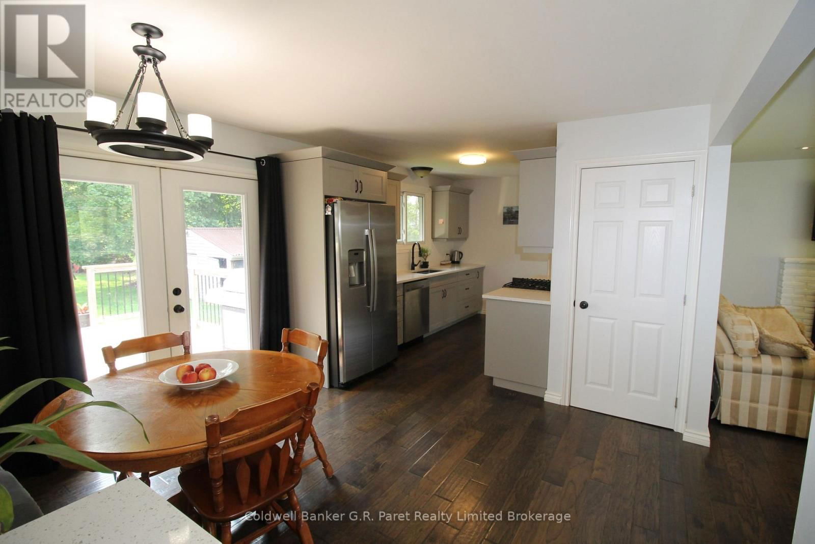 104 SIMCOE CRESCENT Image 8