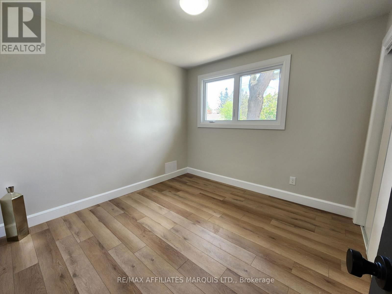 1409 LEONARD AVENUE Image 11