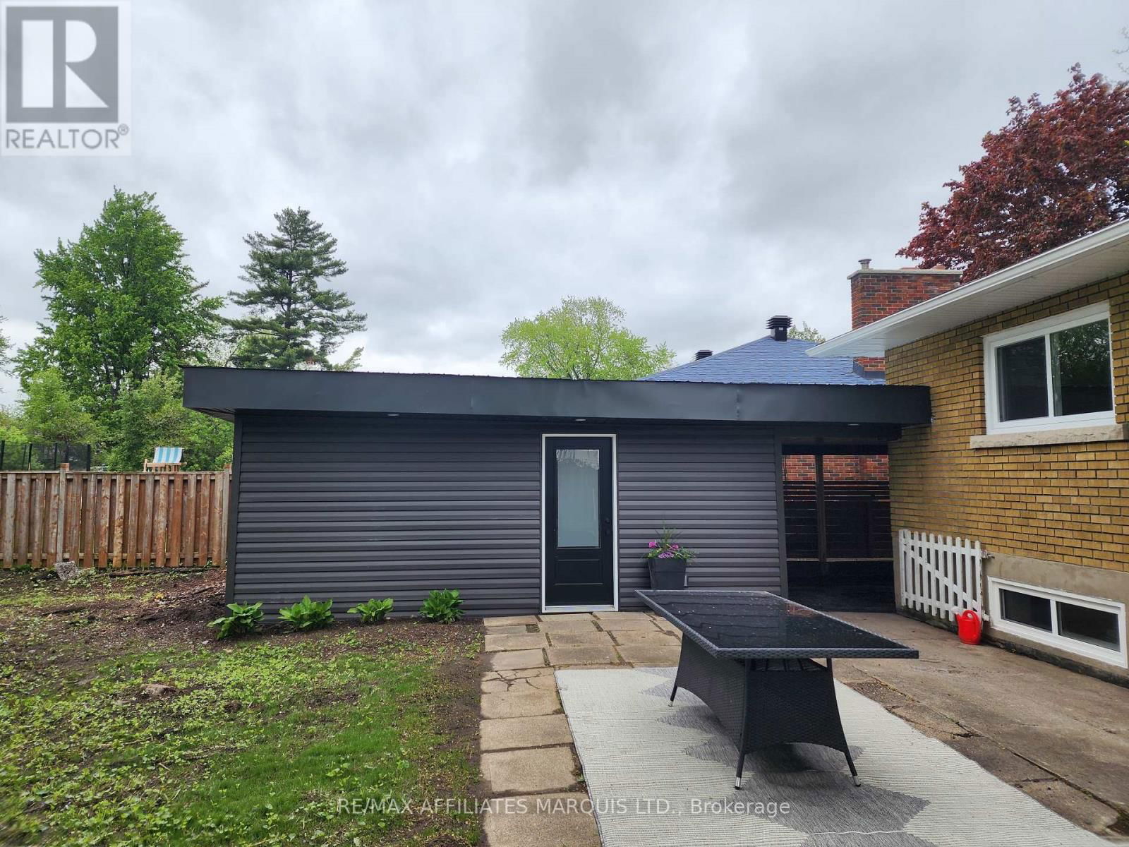 1409 LEONARD AVENUE Image 22